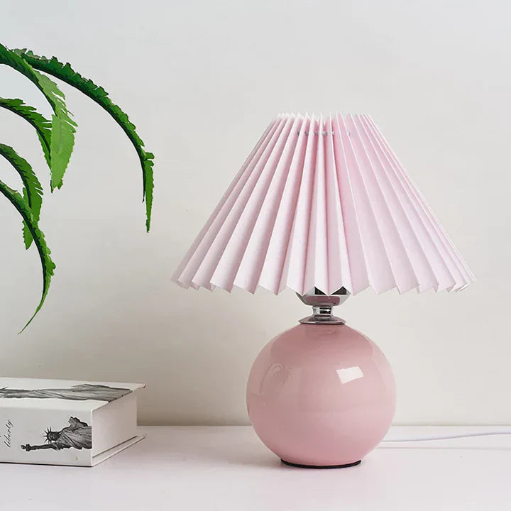 Antike plissee – vintage tischlampe mit falten