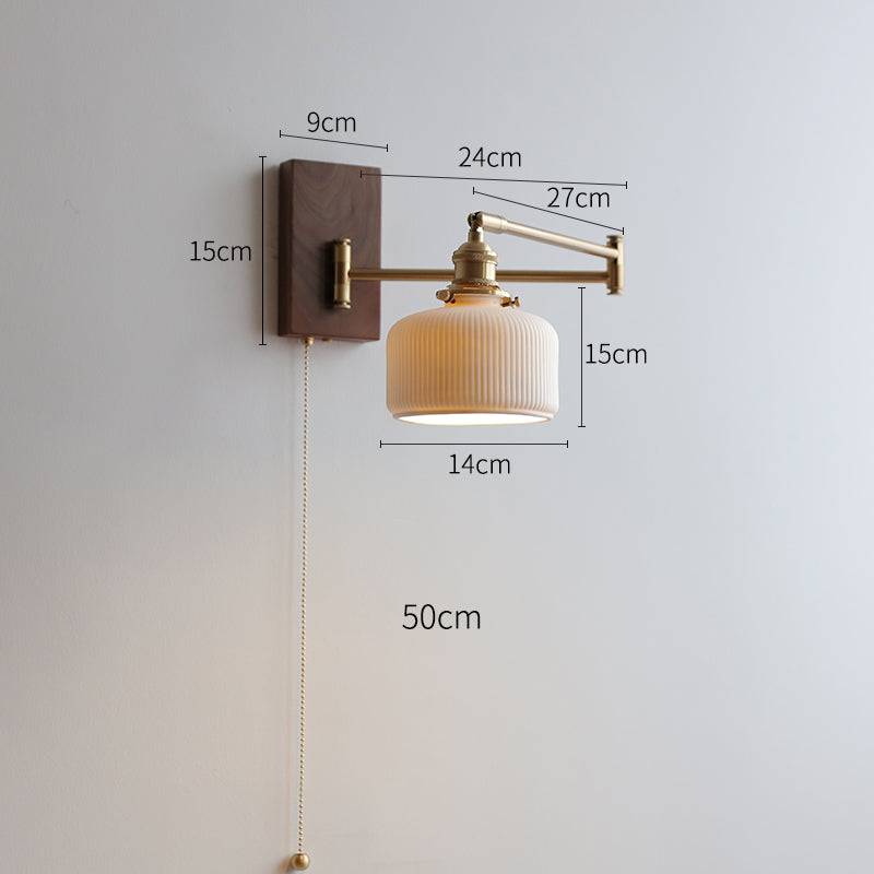 Wandleuchte aus keramik mit holzplatte