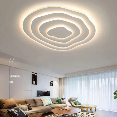 Minimalistische, unregelmäßige, runde led-deckenleuchte in besonderer form